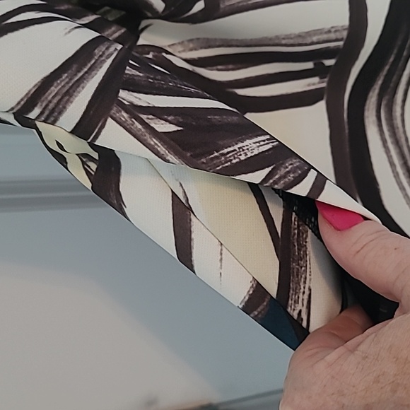 Ladies' A-line sleeveless dress. Sz 14. H&M. Multi-colour & it has pockets! - Picture 5 of 5